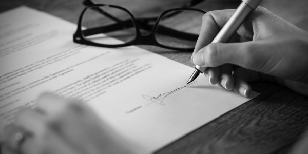 Constitución de Sociedades en Madrid · Firma de Escrituras de Constitución en Notaría